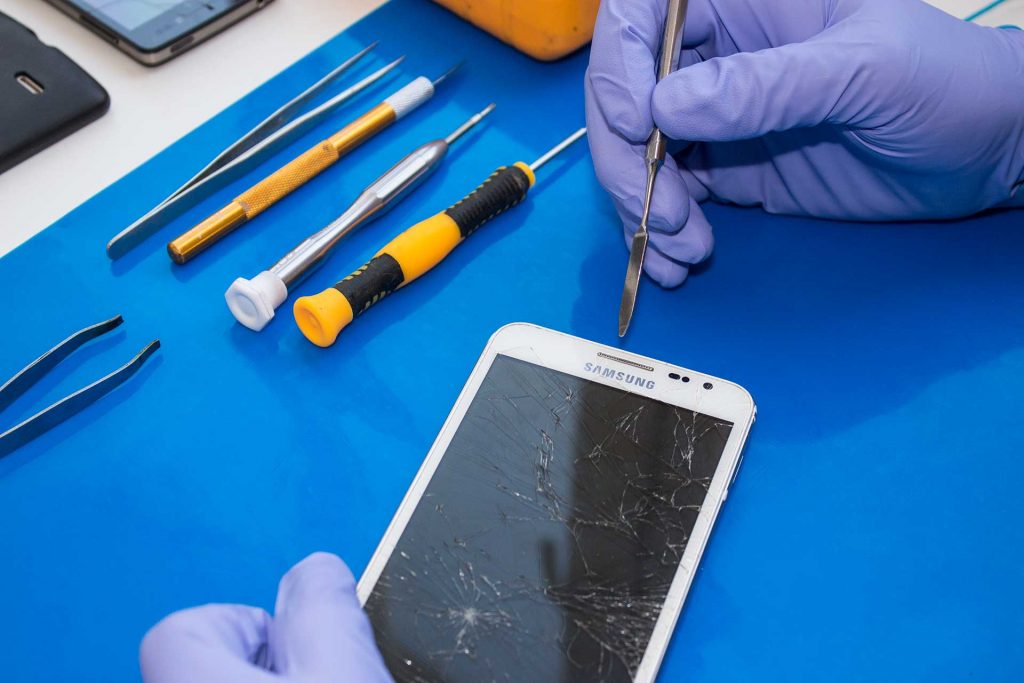 iphone professor staff fixing iphone in bend oregon